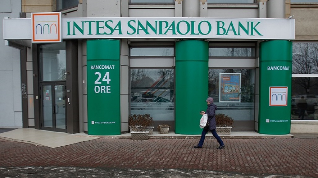 A branch of the Italian Intesa SanPaolo Bank is seen on 6 February, 2017. (Photo by Jaap Arriens/NurPhoto via Getty Images)