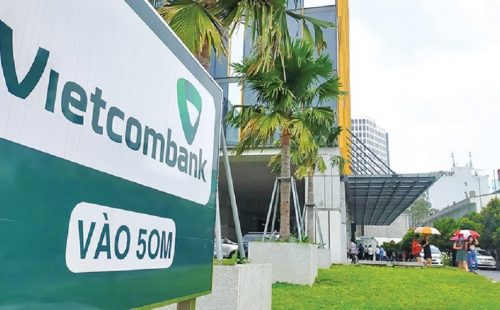 Vietcombank tops the list of Top 10 prestigious commercial banks for the 7th time in a row
